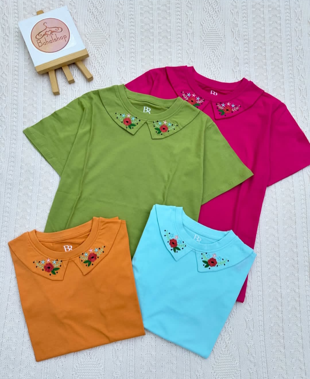 تی‌شرت زنانه یقه شکاری